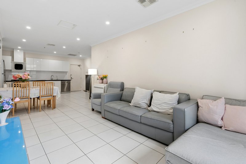 Photo - 906/39 Grenfell Street, Adelaide SA 5000 - Image 9