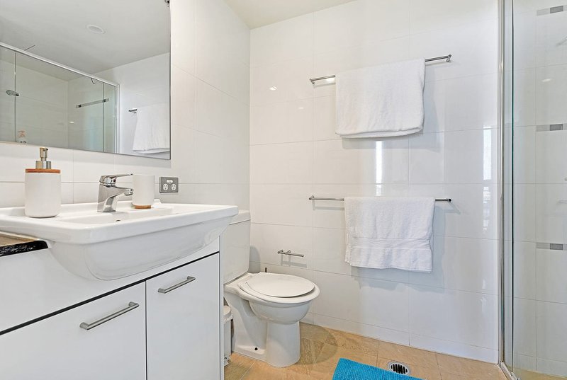 Photo - 909/22 Surf Parade, Broadbeach QLD 4218 - Image 4