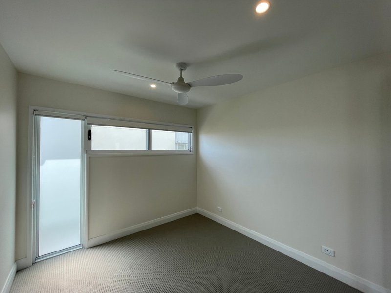 Photo - 9/1 Affinity Place, Birtinya QLD 4575 - Image 8