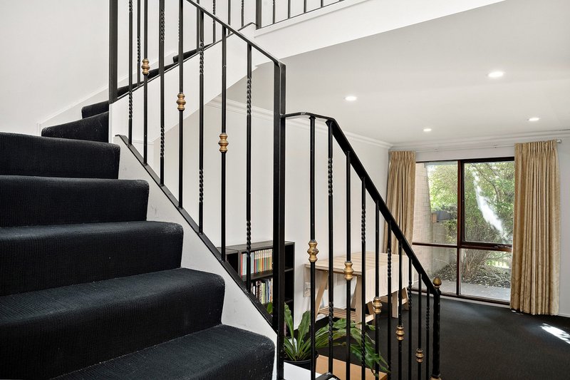 Photo - 91 Barnet Close, Phillip ACT 2606 - Image 2