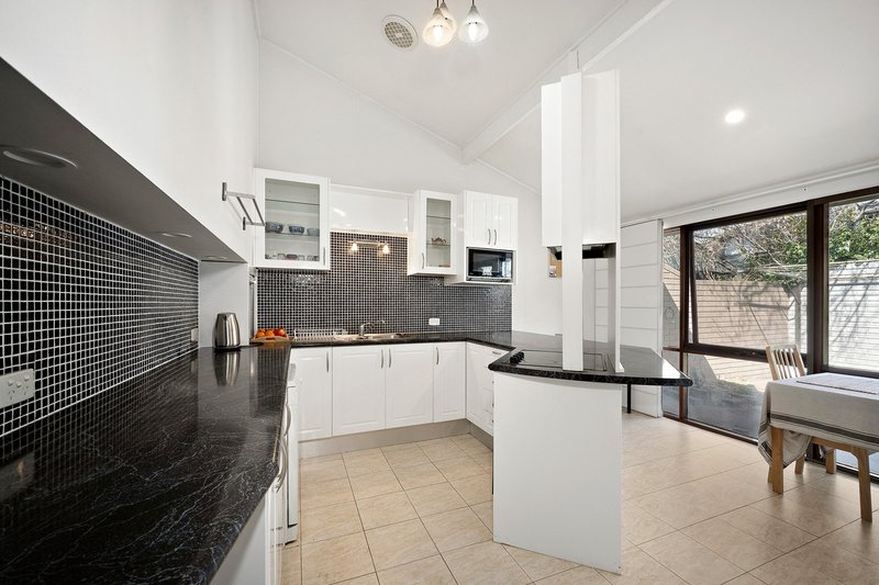 Photo - 91 Barnet Close, Phillip ACT 2606 - Image 3