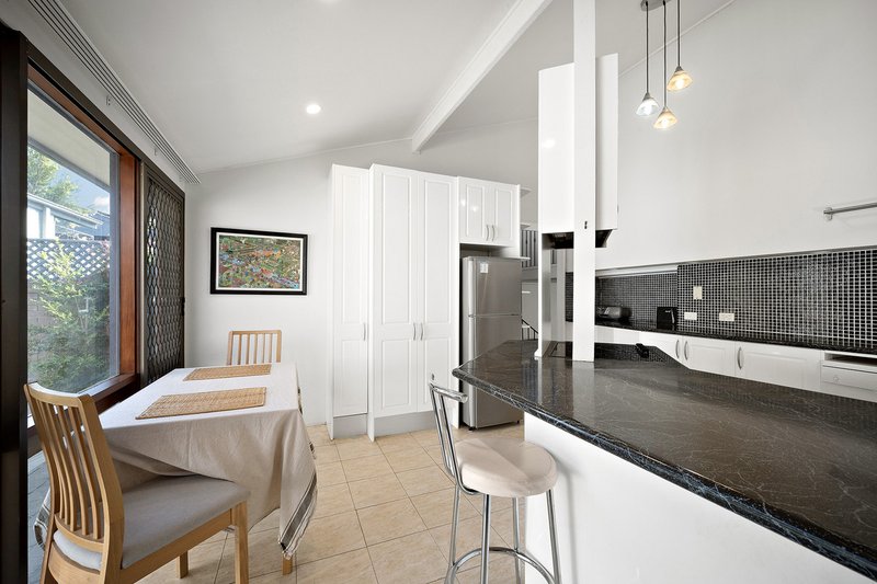 Photo - 91 Barnet Close, Phillip ACT 2606 - Image 4
