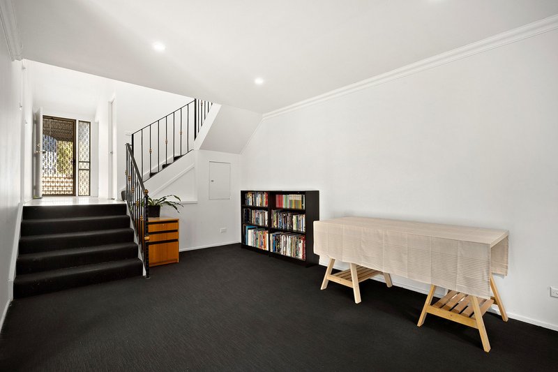 Photo - 91 Barnet Close, Phillip ACT 2606 - Image 6