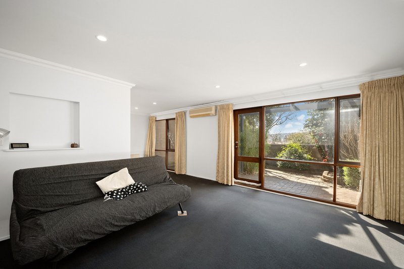 Photo - 91 Barnet Close, Phillip ACT 2606 - Image 7