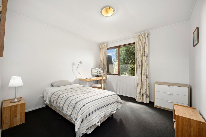 Photo - 91 Barnet Close, Phillip ACT 2606 - Image 8