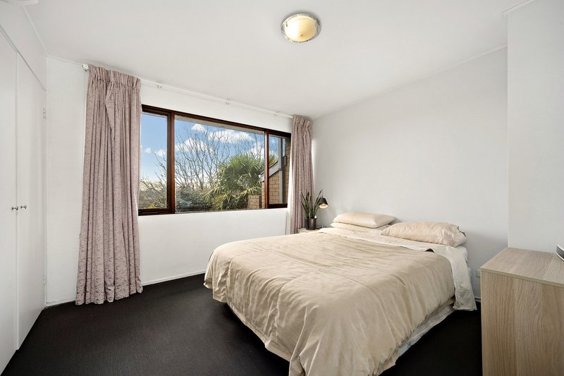 Photo - 91 Barnet Close, Phillip ACT 2606 - Image 9