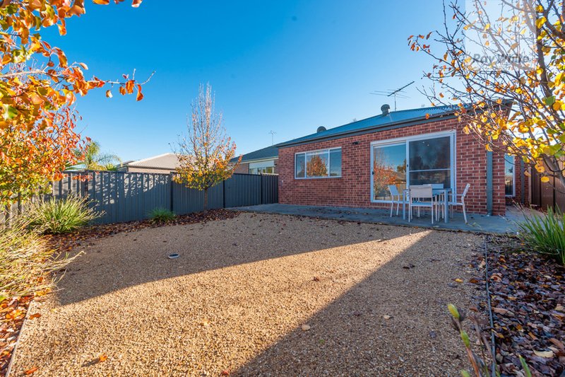 Photo - 91 Charteris Drive, Craigieburn VIC 3064 - Image 13