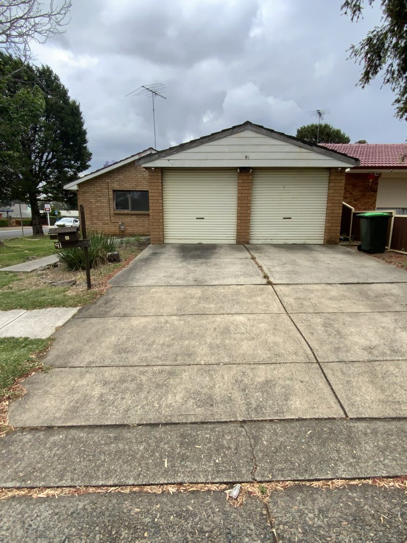 Photo - 91 Coachwood Crescent, Bradbury NSW 2560 - Image 2