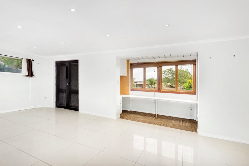 Photo - 91 Dennis Road, Springwood QLD 4127 - Image 11