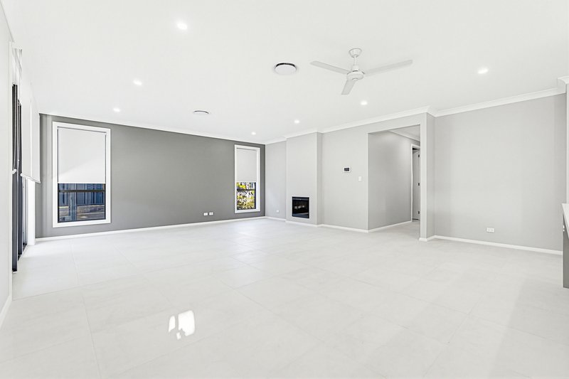 Photo - 91 Eighth Avenue, Austral NSW 2179 - Image 3