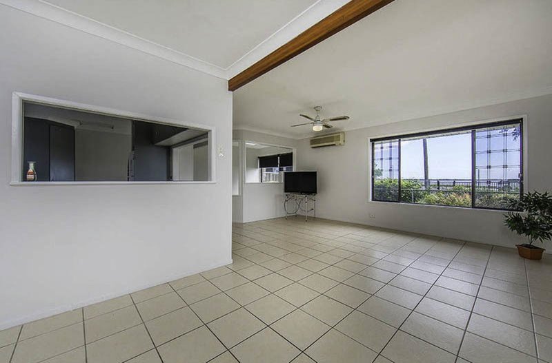 Photo - 91 Esplanade South, Deception Bay QLD 4508 - Image 3