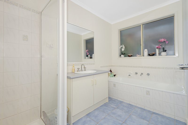 Photo - 91 Jerilderie Drive, Berwick VIC 3806 - Image 12