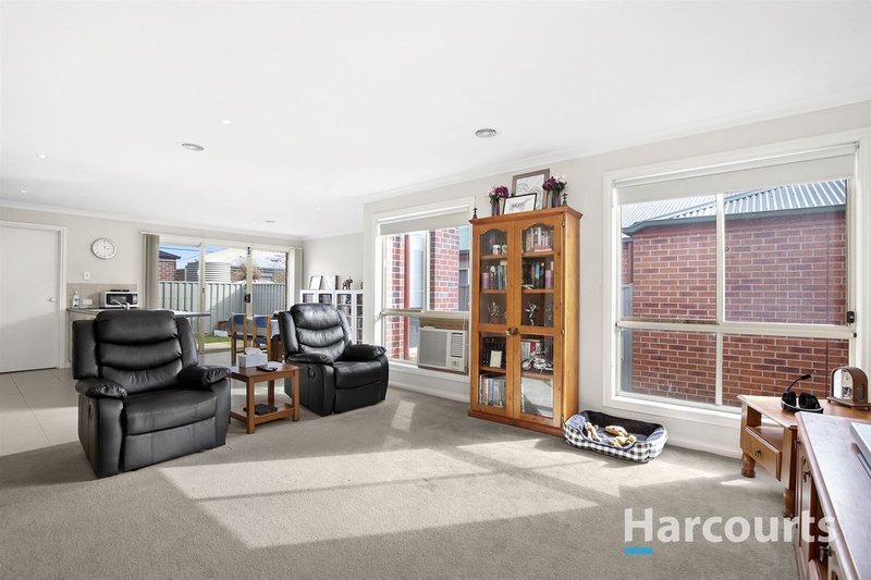 Photo - 91 Mcnulty Drive, Wendouree VIC 3355 - Image 6