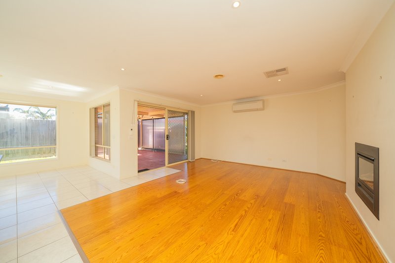 Photo - 91 Melzak Way, Berwick VIC 3806 - Image 3