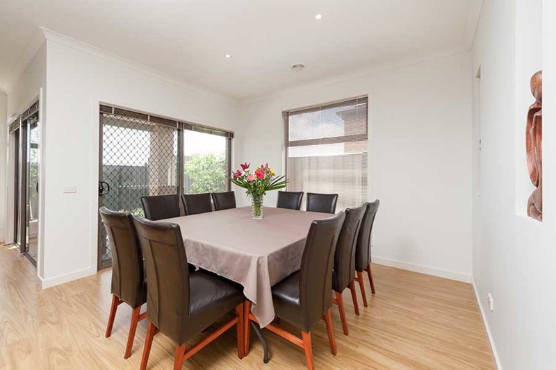 Photo - 91 Moor Park Drive, Craigieburn VIC 3064 - Image 4