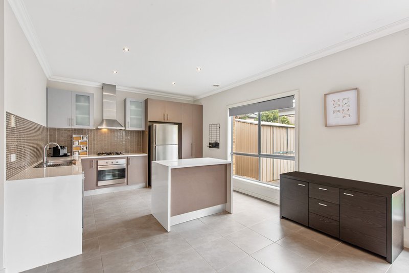 Photo - 91 Oakview Parade, Caroline Springs VIC 3023 - Image 3