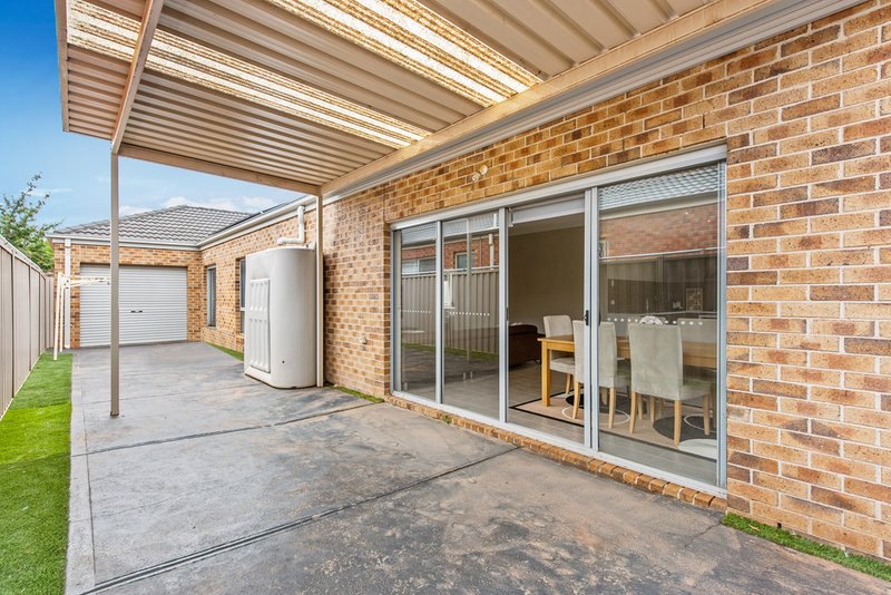 Photo - 91 Oakview Parade, Caroline Springs VIC 3023 - Image 10