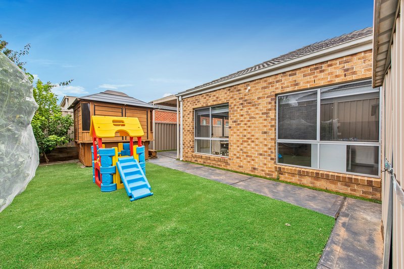 Photo - 91 Oakview Parade, Caroline Springs VIC 3023 - Image 11