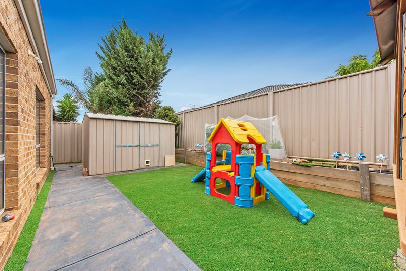 Photo - 91 Oakview Parade, Caroline Springs VIC 3023 - Image 12