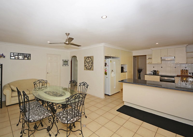 Photo - 91 Oleander Ave , Kawungan QLD 4655 - Image 6