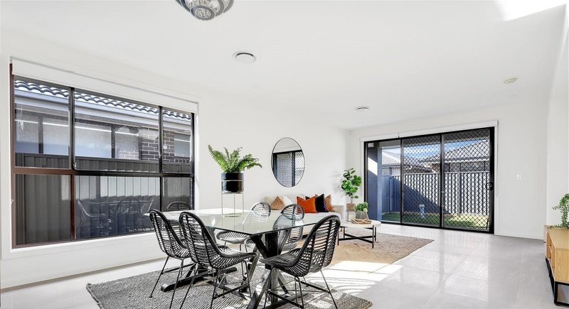 Photo - 91 Salix Street, Marsden Park NSW 2765 - Image 4