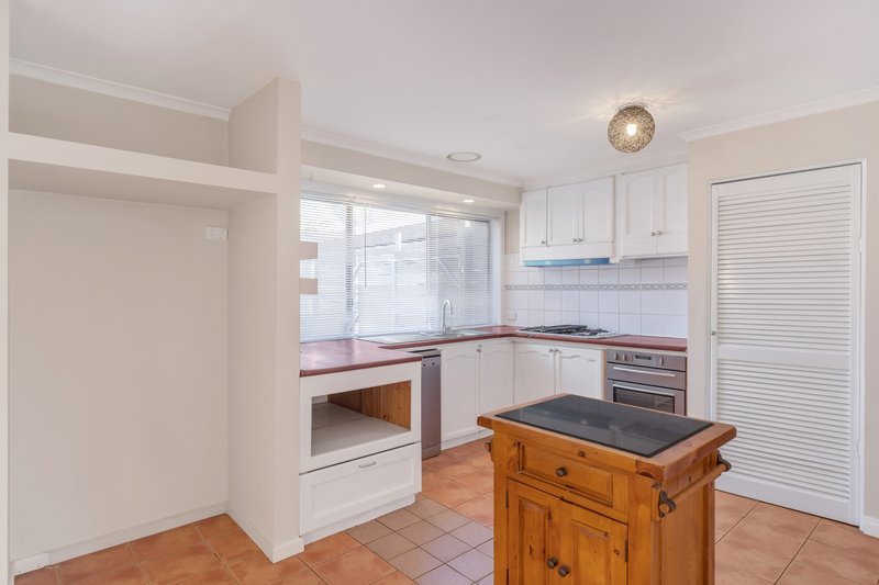 Photo - 91 Songlark Crescent, Werribee VIC 3030 - Image 5