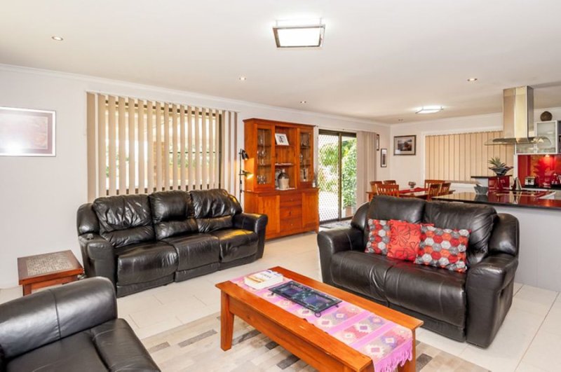 Photo - 91 Wyndham Ave , Boyne Island QLD 4680 - Image 5