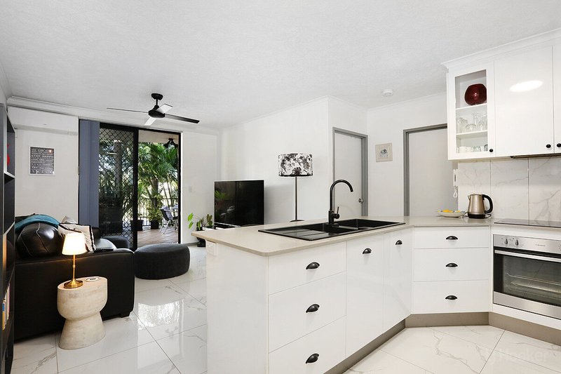 Photo - 9/10-12 Bath Street, Labrador QLD 4215 - Image 3