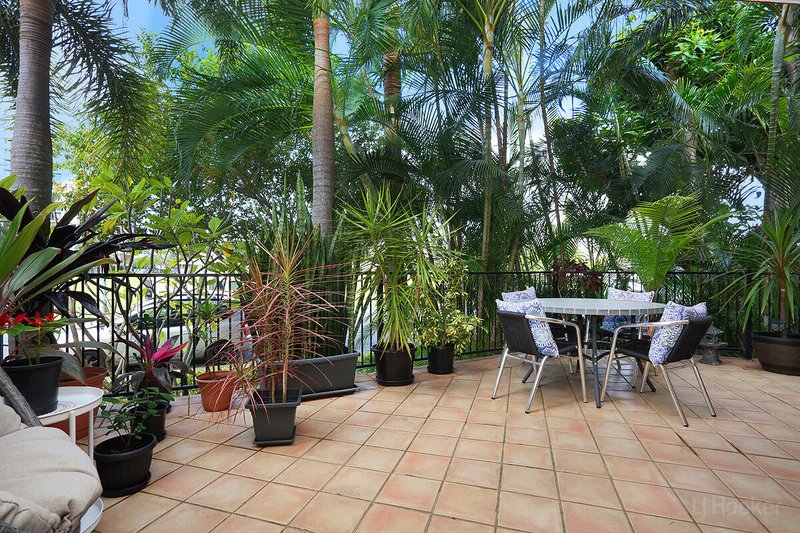 Photo - 9/10-12 Bath Street, Labrador QLD 4215 - Image 4