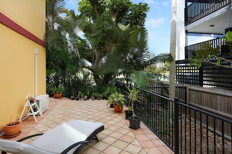 Photo - 9/10-12 Bath Street, Labrador QLD 4215 - Image 5