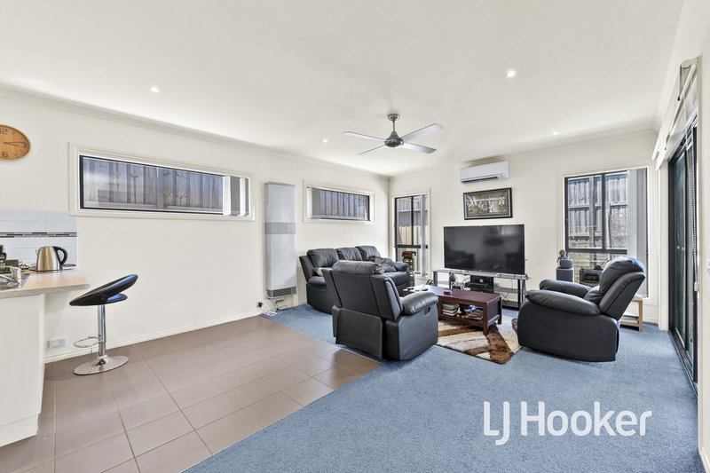 Photo - 9/103 Army Road, Pakenham VIC 3810 - Image 2