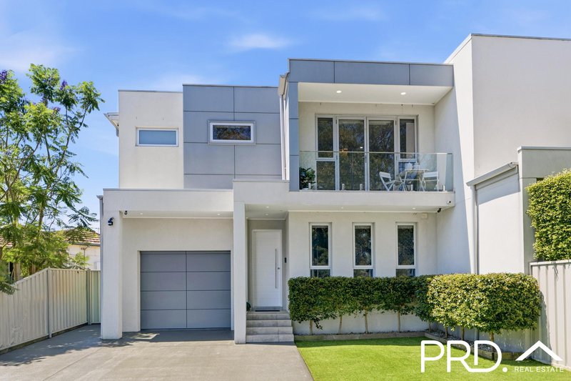 911 Henry Lawson Drive, Picnic Point NSW 2213