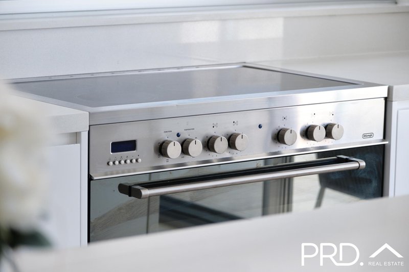 Photo - 911 Henry Lawson Drive, Picnic Point NSW 2213 - Image 6