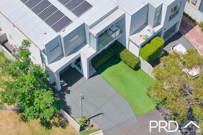 Photo - 911 Henry Lawson Drive, Picnic Point NSW 2213 - Image 9