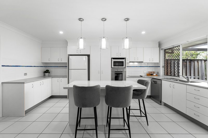 Photo - 9/11 Thornlake Court, Tingalpa QLD 4173 - Image 2