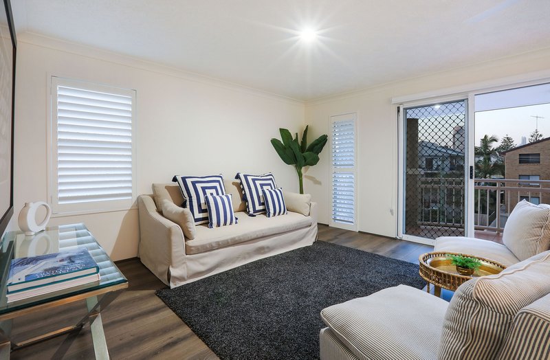 Photo - 9/12-14 Britannia Ave , Broadbeach QLD 4218 - Image 6