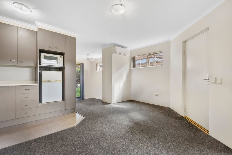Photo - 9/12-20 Ballantine Street, Chermside QLD 4032 - Image 5