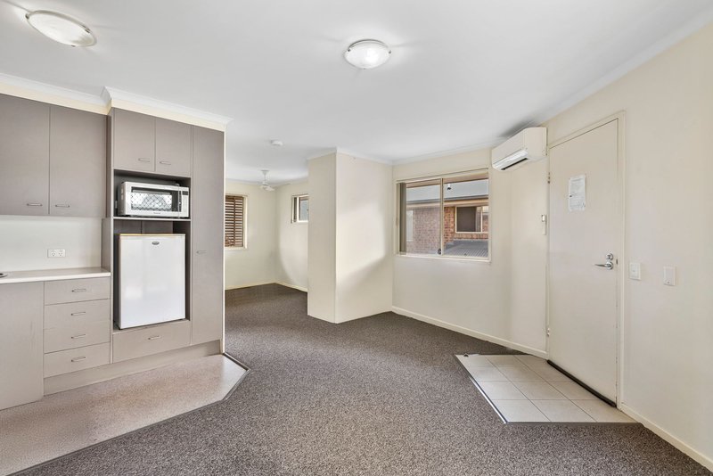 Photo - 9/12-20 Ballantine Street, Chermside QLD 4032 - Image 13