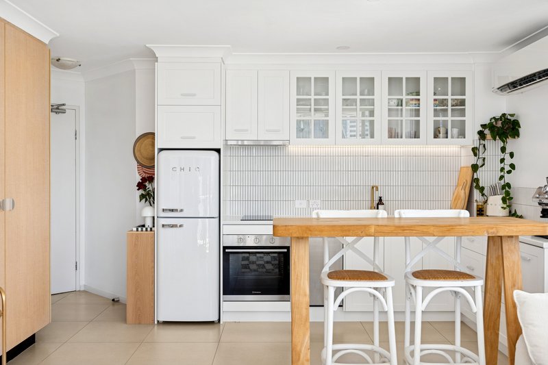 Photo - 91/210 Surf Parade, Surfers Paradise QLD 4217 - Image 2