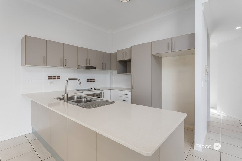 Photo - 9/13-15 Lane Street, Clontarf QLD 4019 - Image 9