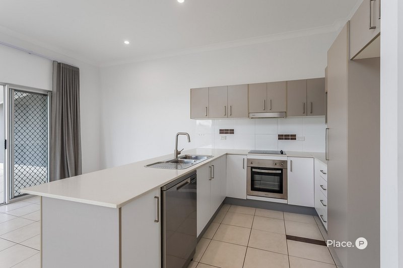Photo - 9/13-15 Lane Street, Clontarf QLD 4019 - Image 10