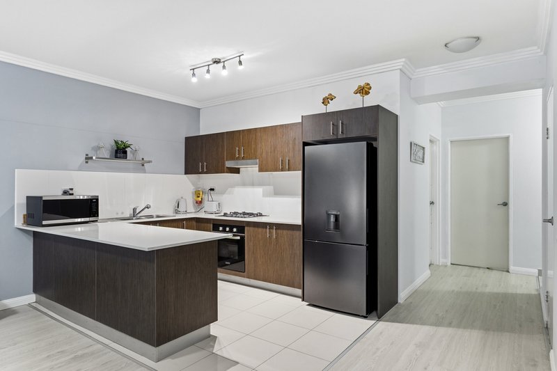 Photo - 9/13-19 Robert Street, Penrith NSW 2750 - Image 3