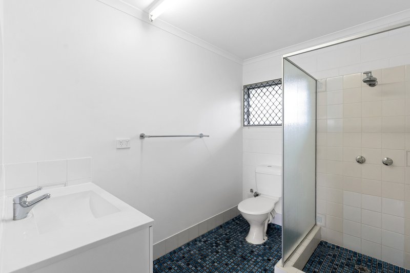 Photo - 9/15-17 Earl Street, Westcourt QLD 4870 - Image 10