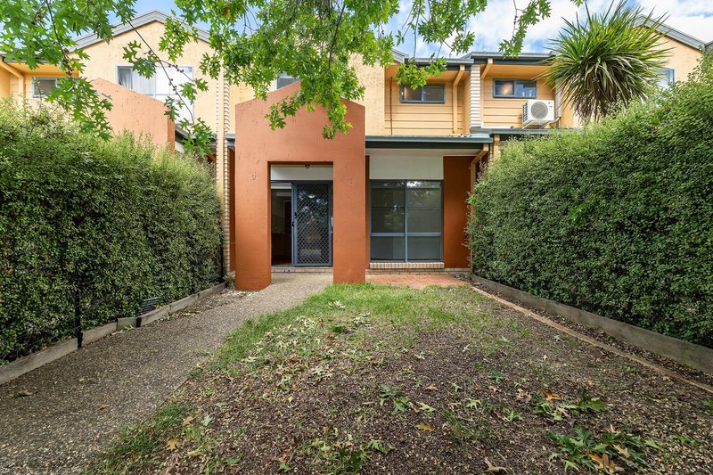 Photo - 9/15 Wanliss Street, Latham ACT 2615 - Image 2