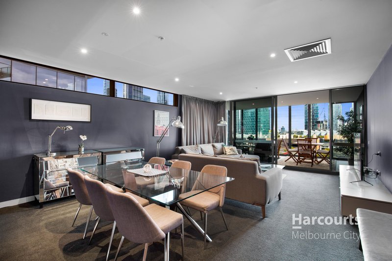 Photo - 915/555 Flinders Street, Melbourne VIC 3000 - Image 1