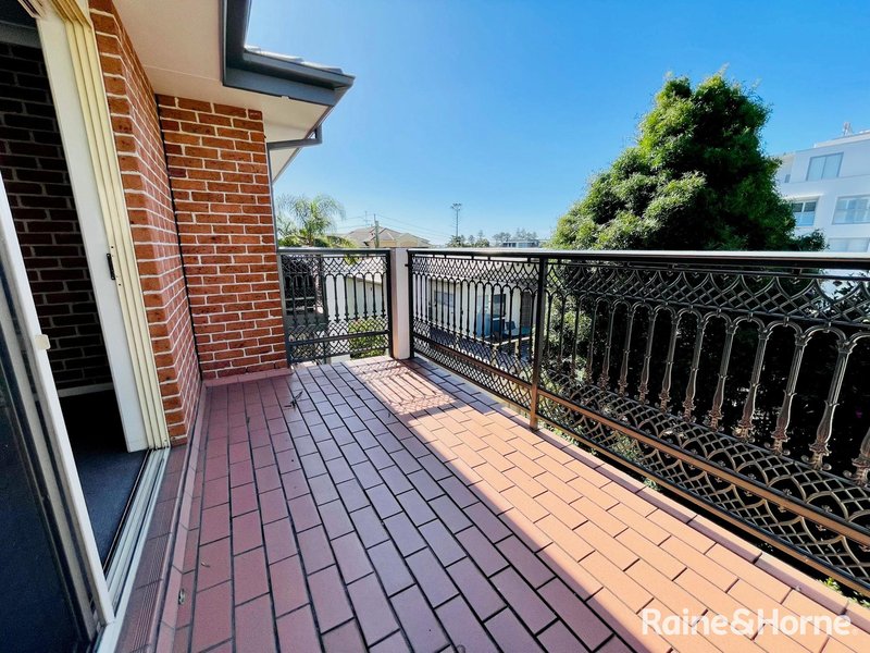 Photo - 9/19 Blackett Street, North Wollongong NSW 2500 - Image 2