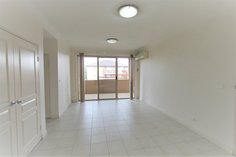 Photo - 9/19 Lydbrook Street, Westmead NSW 2145 - Image 2
