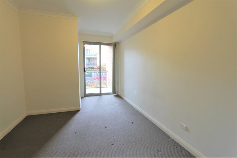 Photo - 9/19 Lydbrook Street, Westmead NSW 2145 - Image 4