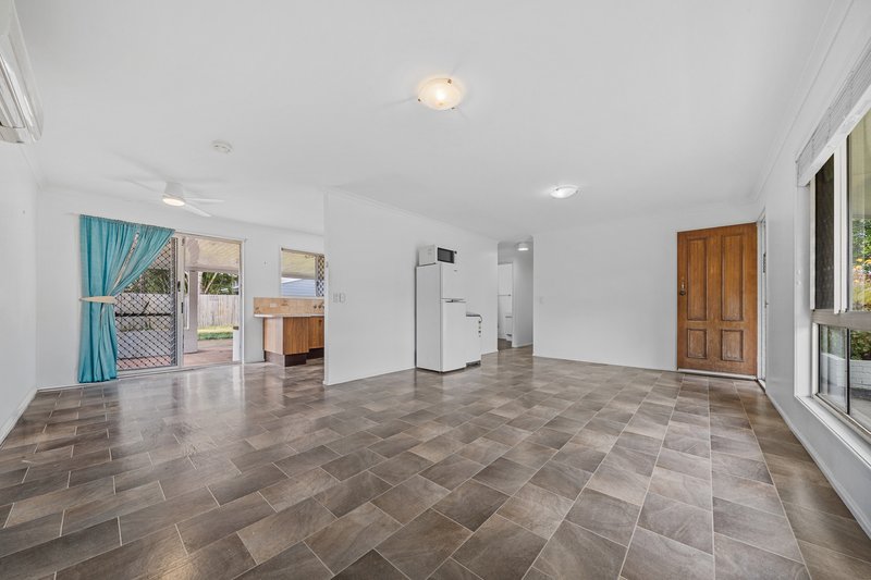 Photo - 92 Adelaide Circuit, Beenleigh QLD 4207 - Image 2