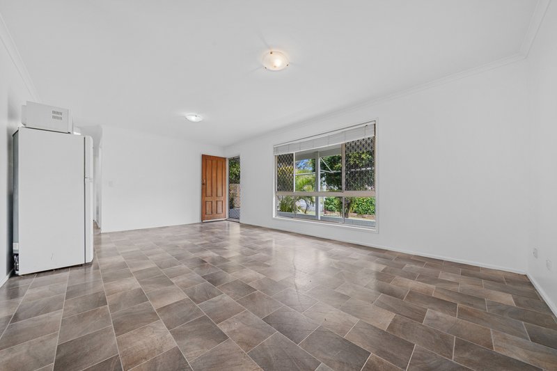 Photo - 92 Adelaide Circuit, Beenleigh QLD 4207 - Image 3